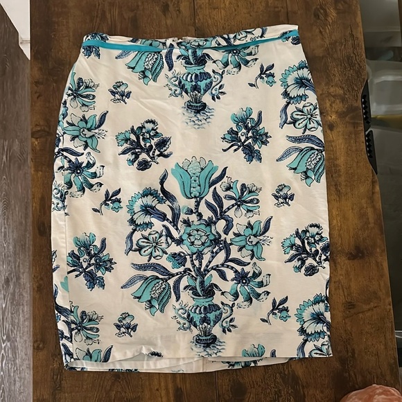 NWOT Blue and Cream Floral Pencil Skirt - Picture 2 of 4